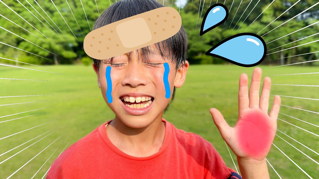 【手当ごっこ】公園でケガしちゃった！アンパンマンとちいかわのばんそこう貼って！安全に遊ぼう♪