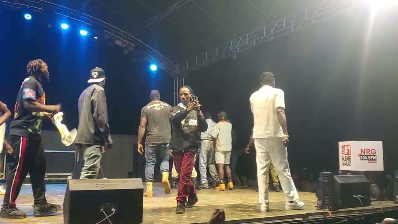 Pallaso fights with Alien Skin live on stage at Empele festival in Buloba