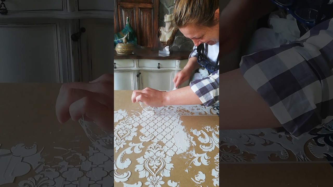 Rölyef Pasta ile Duvar dokulu pano uygulaması (stencil ve rölyef pasta ile )