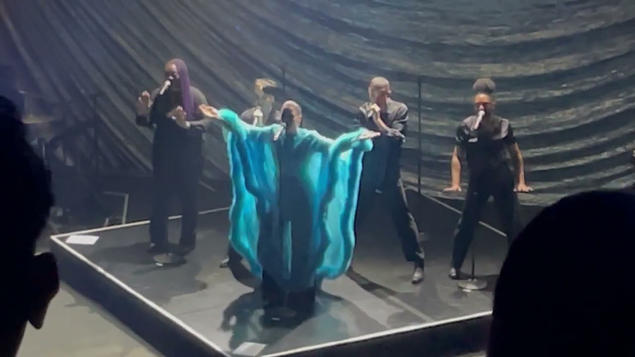 Jessie Ware - Spotlight - LIVE in LA Oct 17, 2022