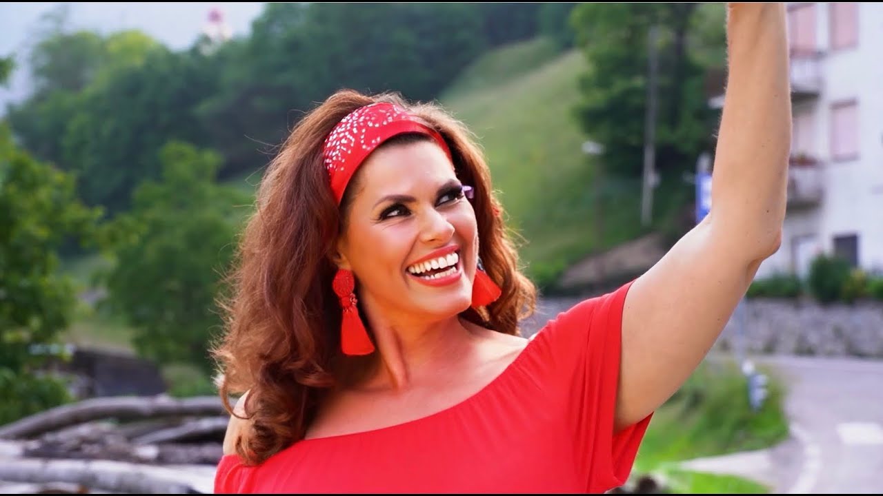 Anuschka Miccoli - Forza tirati su (off. Musikvideo)
