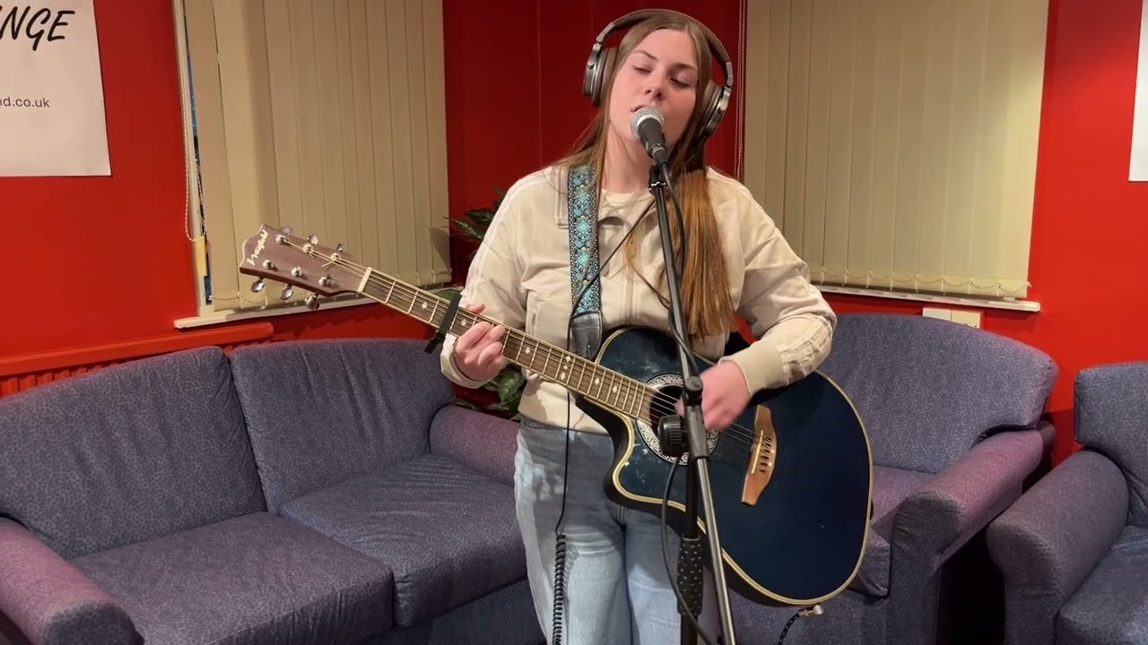 Lilly McLaughlin - Back To You - in the St. Luke's Sound Live Lounge