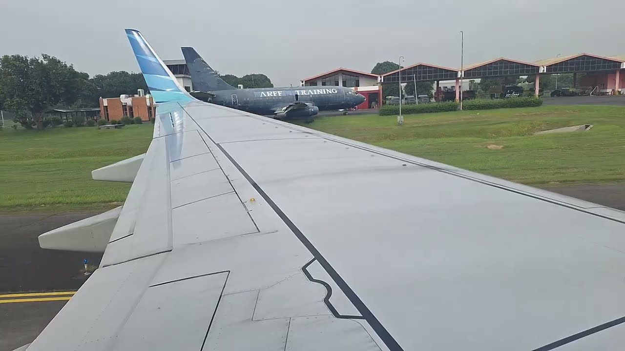Garuda Indonesia Boeing B737-800 Landing at Soekarno-Hatta International Airport, Jakarta