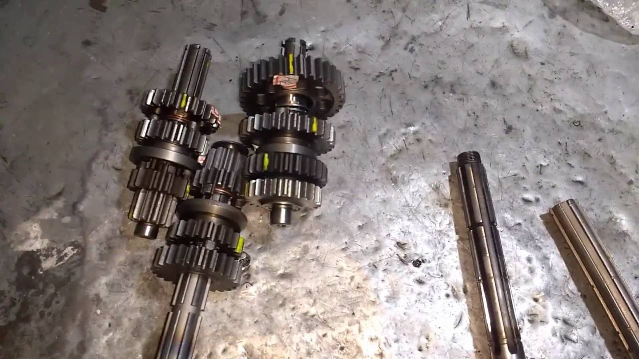 COLOCANDO  A CAIXA DE MARCHA DA BIZ 100 NAS 50 CC