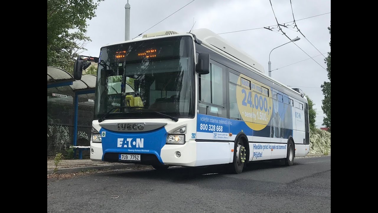 Pohled z kabiny řidiče autobusu MHD, linka 307 Vodní - Železárny - Spořice - Vodní