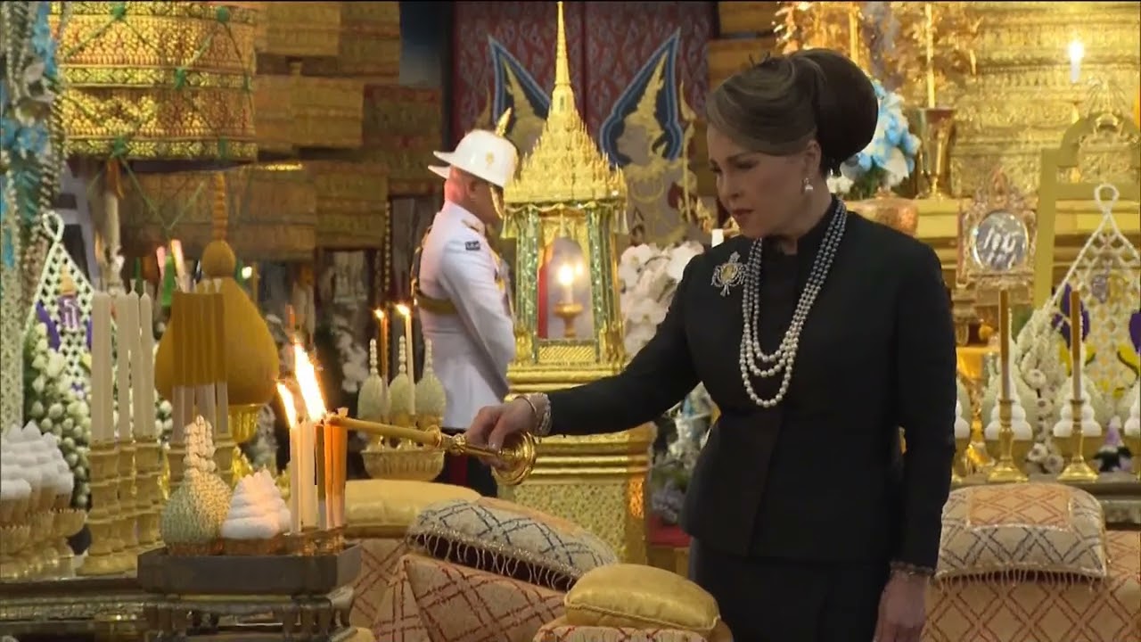 ทูลกระหม่อมหญิงอุบลรัตนราชกัญญาฯ เสด็จไปในการพระพิธีธรรมสวดพระอภิธรรมพระบรมศพฯ วันที่ ๓๑ ตุลาคม ๒๕๖๘