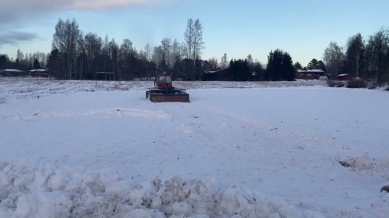 Ratrac lumikiitäjä