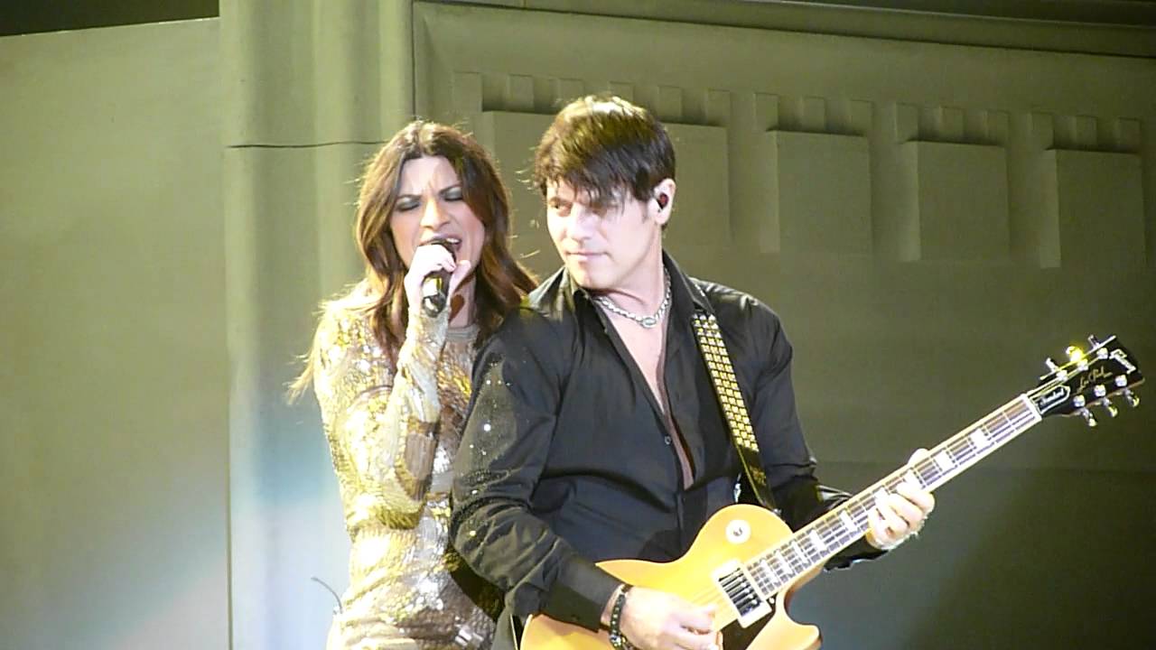 Laura Pausini - Bienvenido / Yo canto Live in Barcelona 21-04-2012 Inedito World Tour