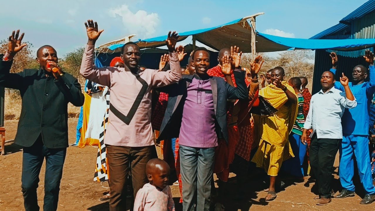 Daniel Ole Taiko Akifunza watu - Mkutano wa Injili Endarara Lepurko