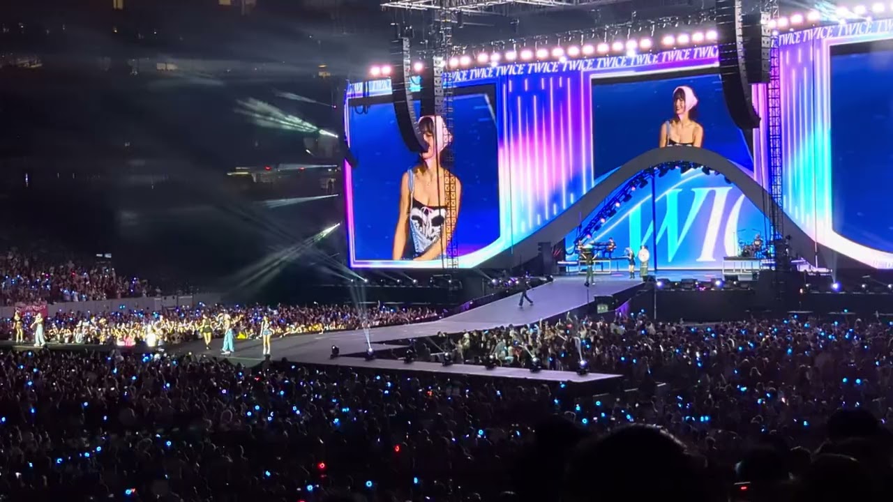 230706 TWICE Live @ Metlife Stadium, New Jersey (New York) - Scandal