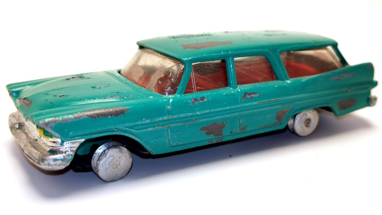 Реставрация корги Plymouth Sports Suburban Station Wagon № 219. Литая модель игрушки.