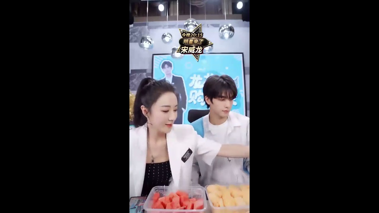 宋威龙来薇娅直播间 现场帮女儿追星要签名！一脸岳母笑~1【宋威龙&薇娅直播间】