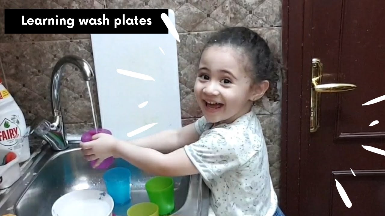 Rawida learn how to wash plates / kulit ehhh gusto maghugas plato 😅😍