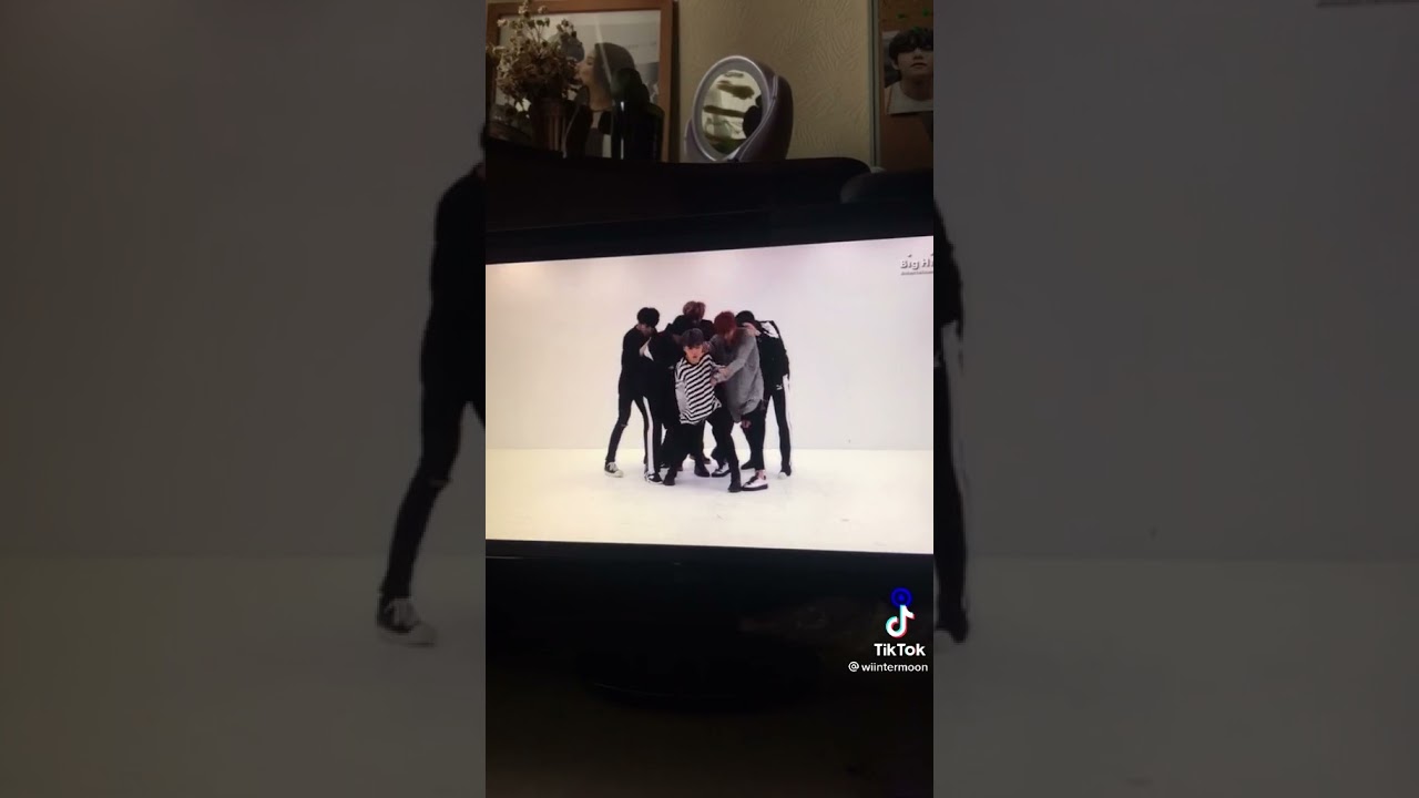 The Song fits the coreographie pretty good👀💜👍