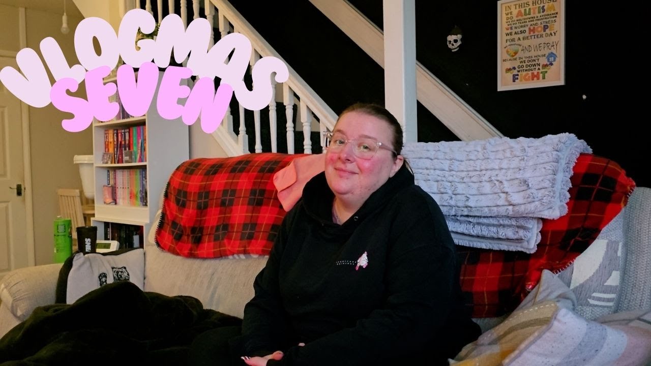 12 Vlogs Of Vlogmas - Vlog 7 - We Are Bad Vloggers