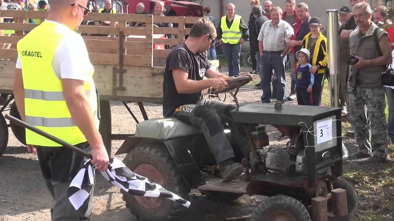 Traktoriáda Sopotnice 4.10.2014- jízda zručnosti