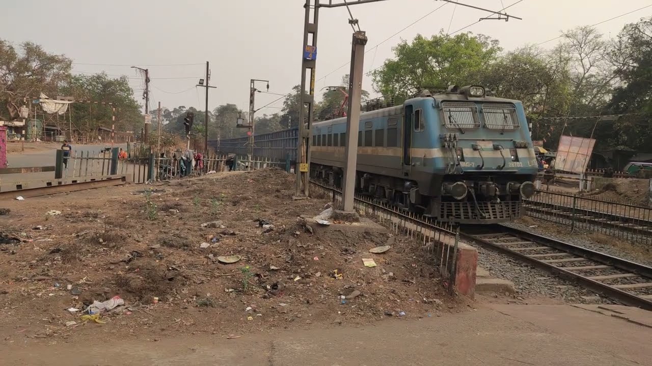 WAG 9 HC engine with freight train crossing 🚸