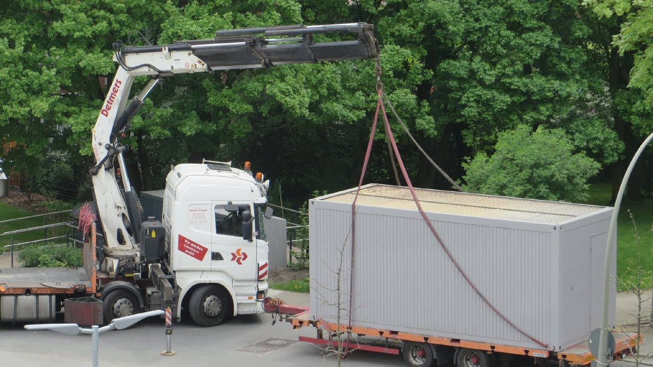 LKW mit FASSI Ladekran und Faltkran LIEBHERR 81K heben Materialcontainer - Soeren66