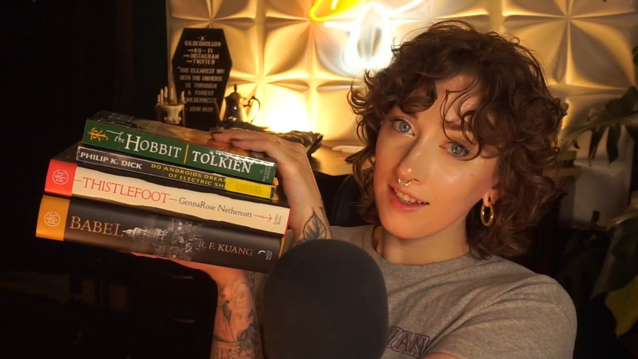 ASMR | 📚 Tingly Book Talk (Rambling Whispers & Tapping)