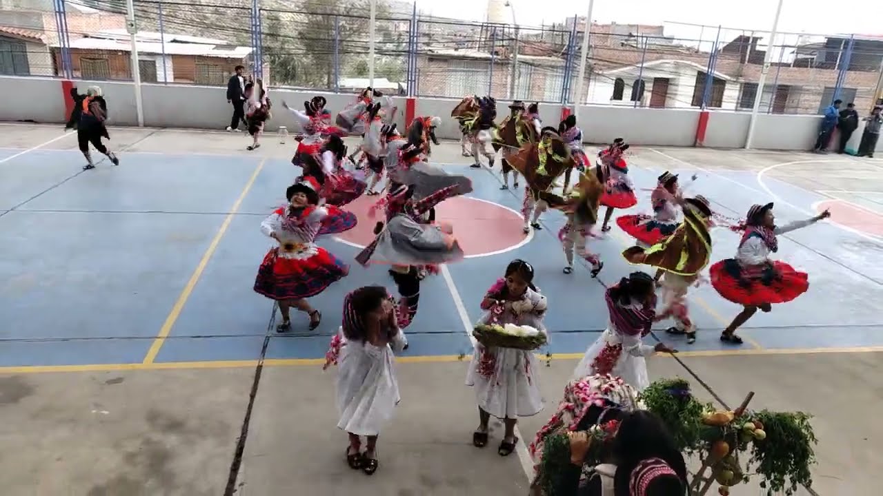 Centro Cultural Sayari Wayna - Carnaval de Maucallacta / Concurso de Danzas Francisco Paulet Mostajo