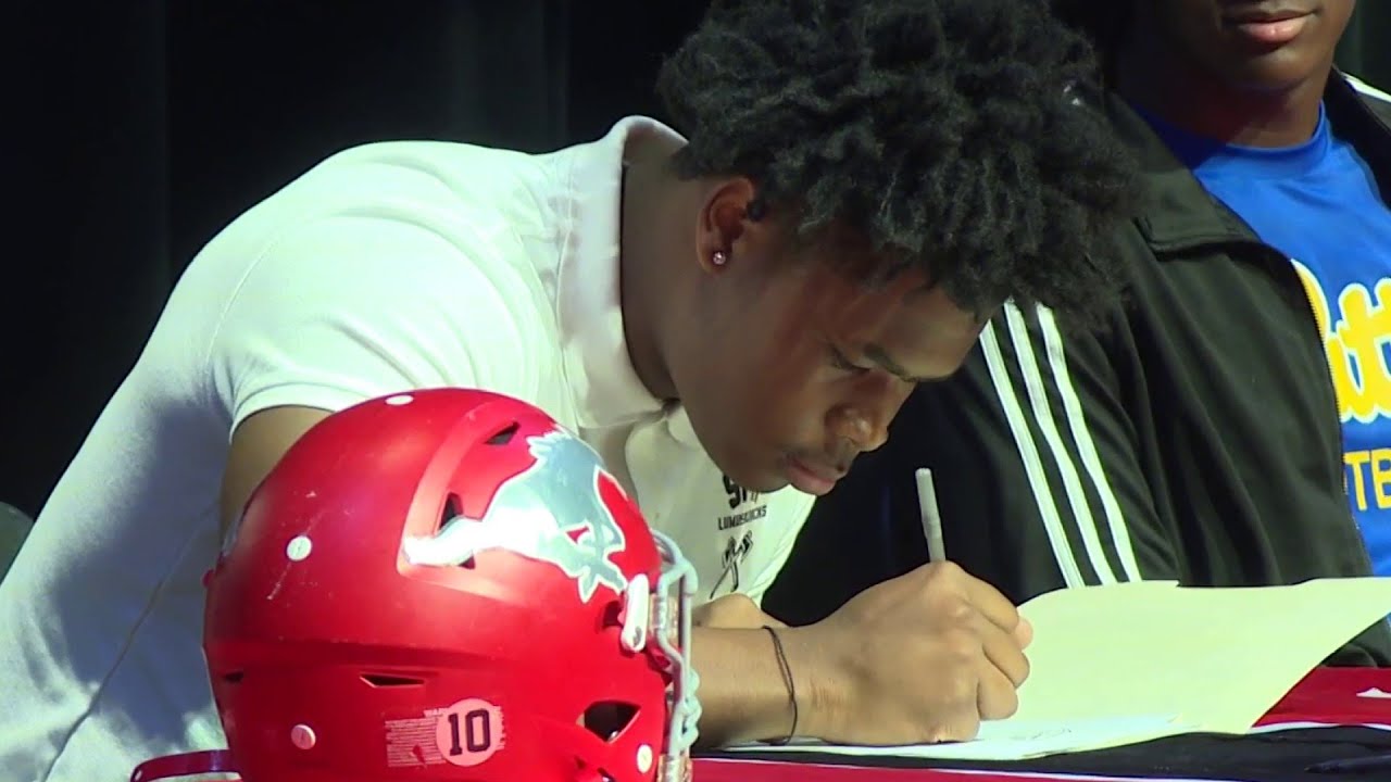 Star football players at North Shore HS make their college commitments official