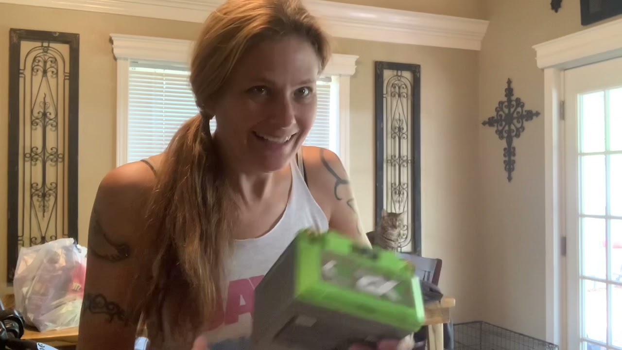 Замена аккумулятора в Harley-Davidson Sportster Iron 883 2018 года (новый литиевый аккумулятор)