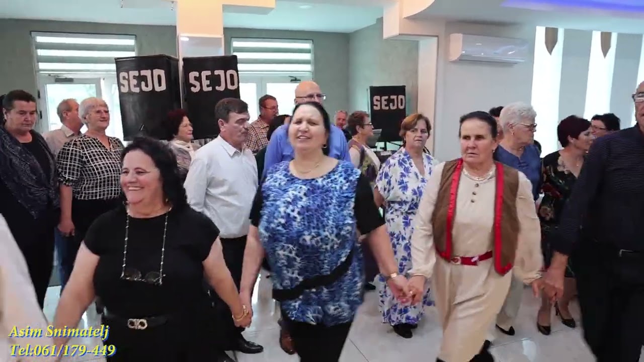 Sejo i Mujo digli na noge Razigrane penzionerke igru i stare i mlade Asim Snimatelj