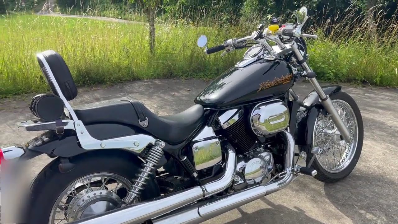 Honda VT 750 Silvertail Sound + Walkaround | Black Widow
