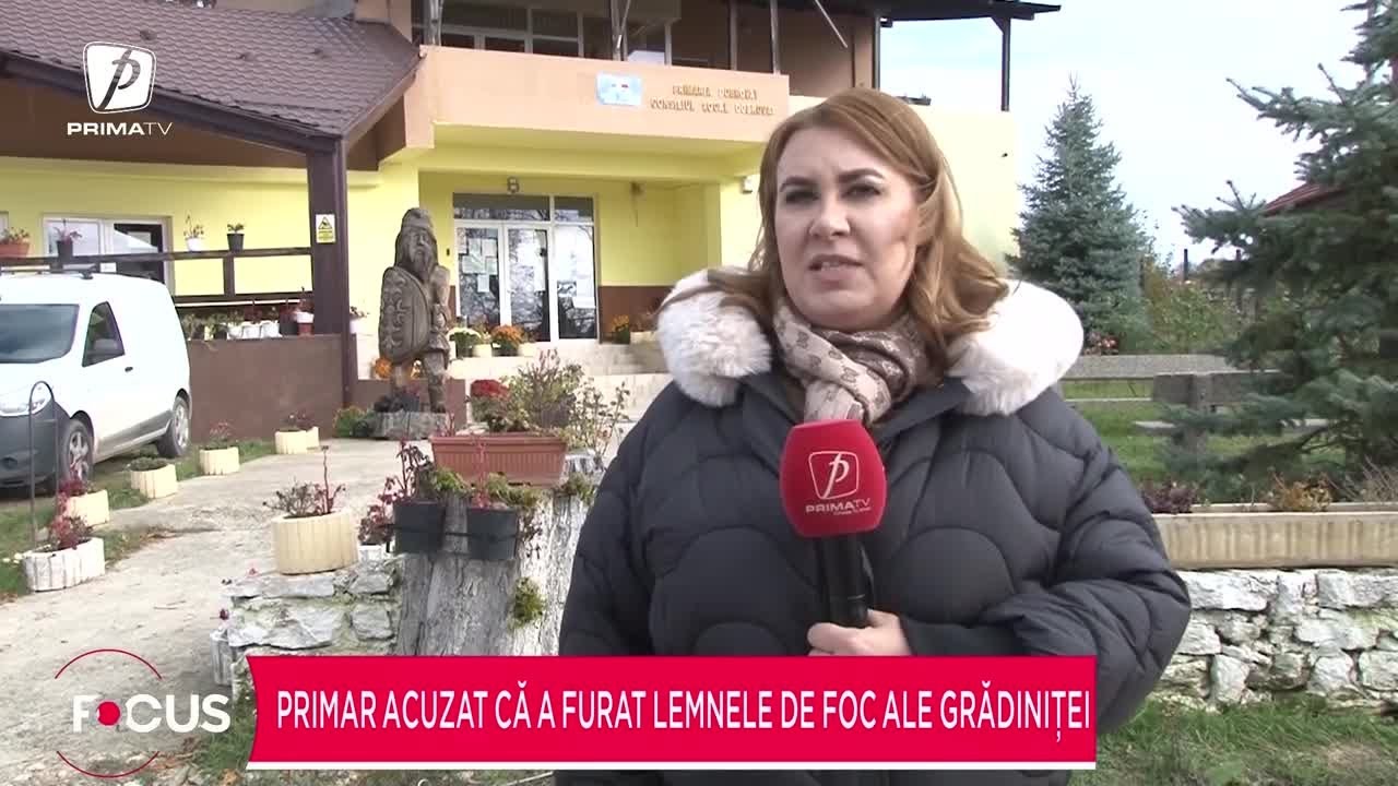 Primar acuzat că a furat lemnele de foc ale grădiniței
