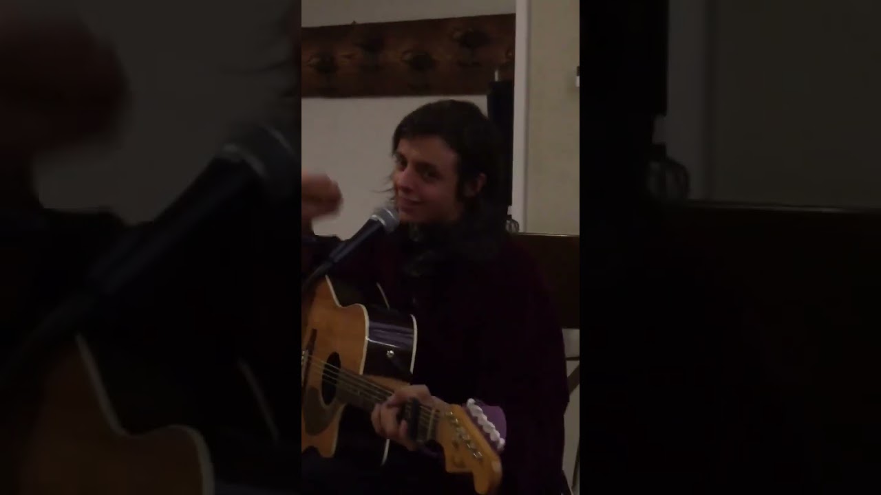 @Lucio_Corsi canta 