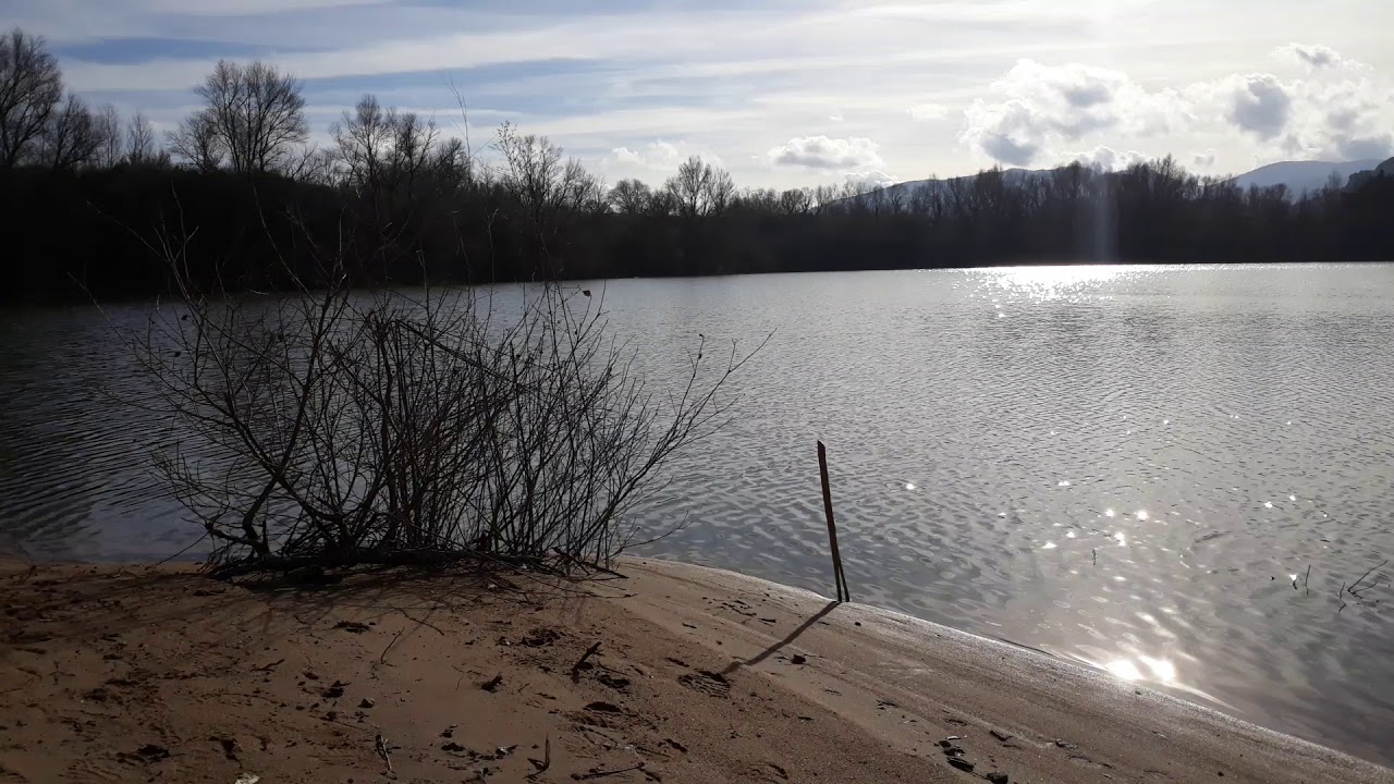 Lac du Rabinon au pied du Rocher de Roquebrune (83)