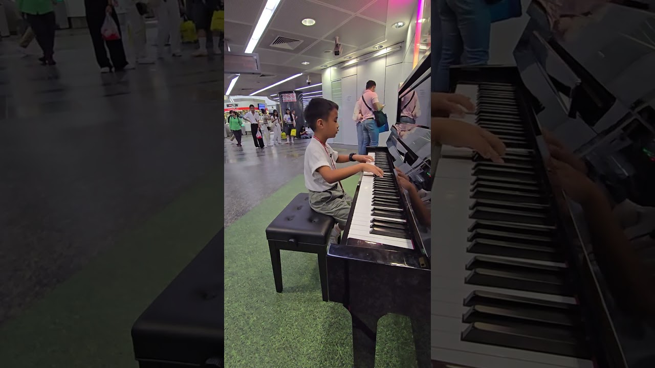 Practicing at Orchard MRT Public Piano (using Hollyland Mic)