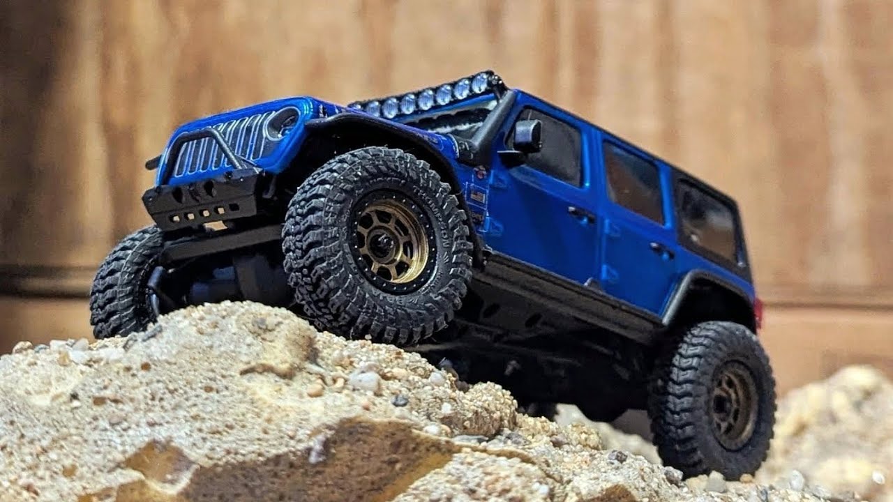 Running indoor lines with SCX30 and Orlandoo Rock Bouncer 