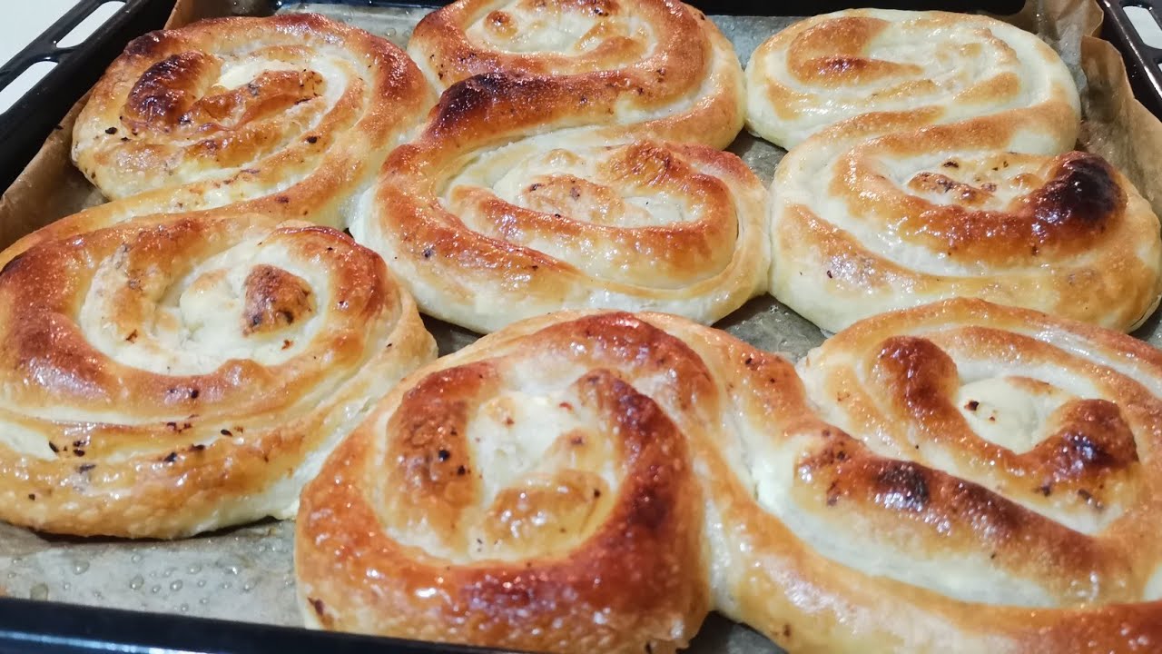 Kolpite me gjize shume te shijshme!! Ela&ccedil;ması lor peynirli kol b&ouml;reği!!