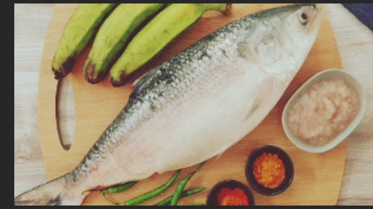Bengali volg ## কাঁচকলা দিয়ে ইলিশ মাছের রেসিপি করলাম।।