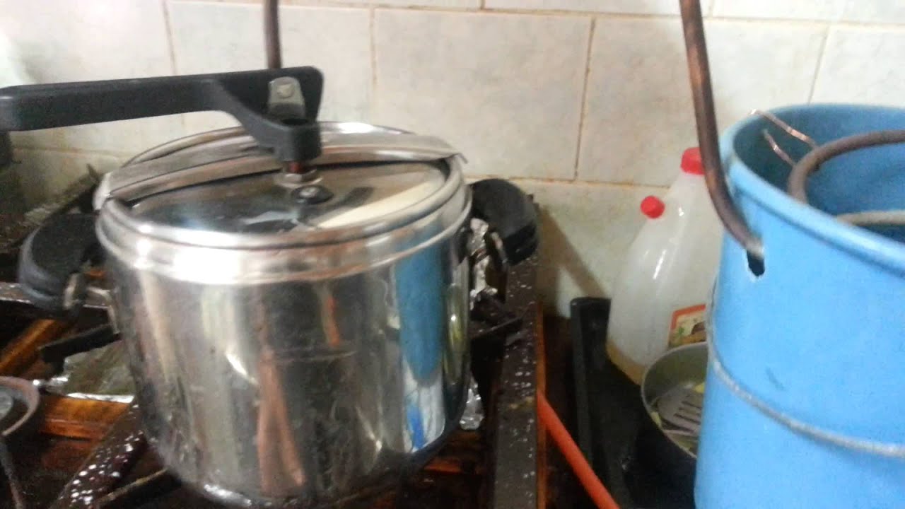 Απόσταξη τσίπουρου με απλή χύτρα.Home distillation