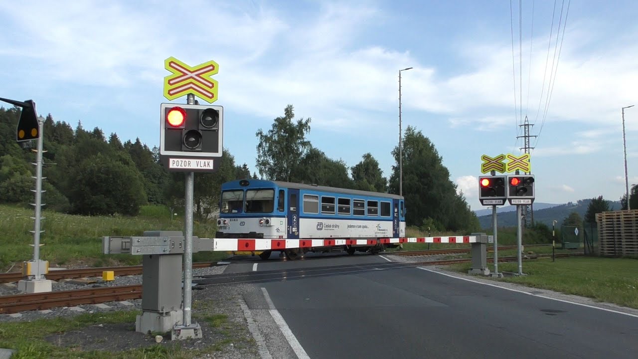 Železniční přejezd Lipová Lázně jeskyně - 13.8.2021 / Czech railroad crossing