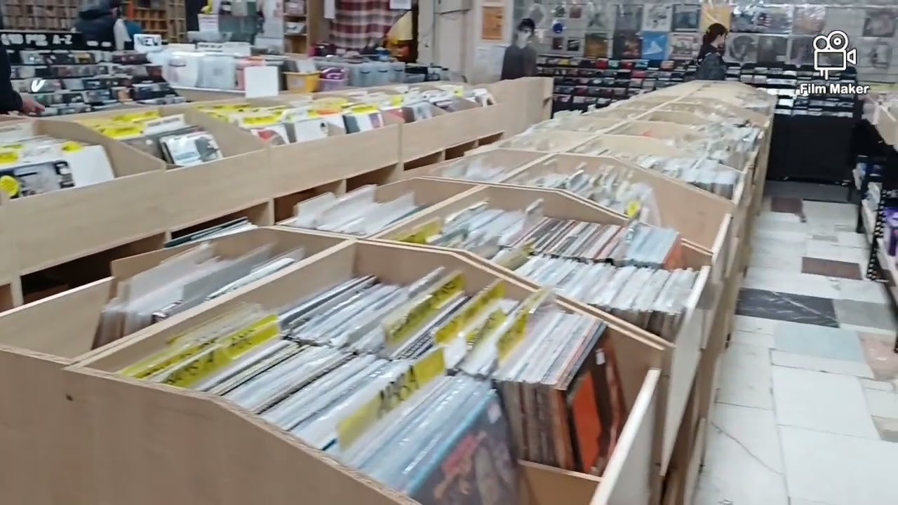 #vc A VISIT TO BRITAINS BIGGEST INDEPENDENT RECORD STORE ??? #vinylcommunity