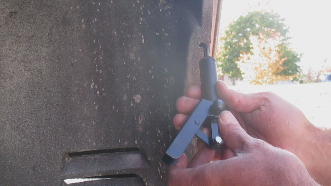 How to connect auto body panels with plastic rivets