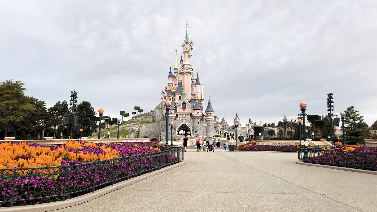 Park Entrance and Main Street USA walk tour at Disneyland Paris
