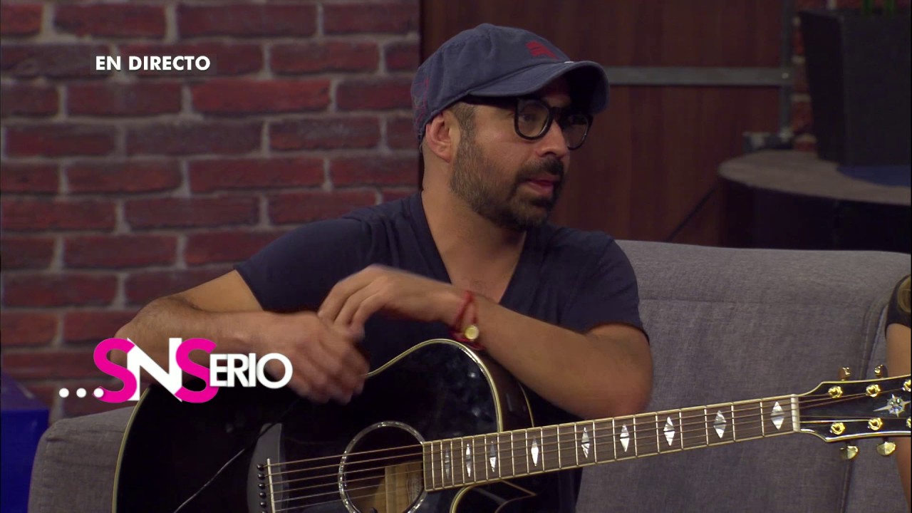 Sandoval cantando en SNSerio
