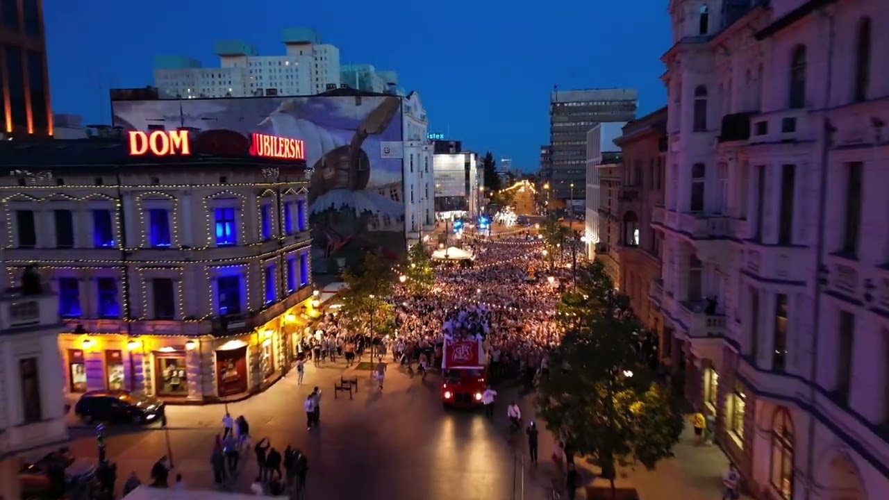 Reprezentacja Łodzi w ekstraklasie. Feta i przemarsz kibic&oacute;w Ł&oacute;dzkiego Klubu Sportowego.