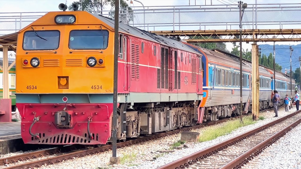 SRT. #รถจักรลากรถดีเซลราง!? GEA 4534 สับเปลี่ยนดีเซลรางขบวน 44 และตู้สินค้าที่สถานีรถไฟสุราษฎร์ธานี