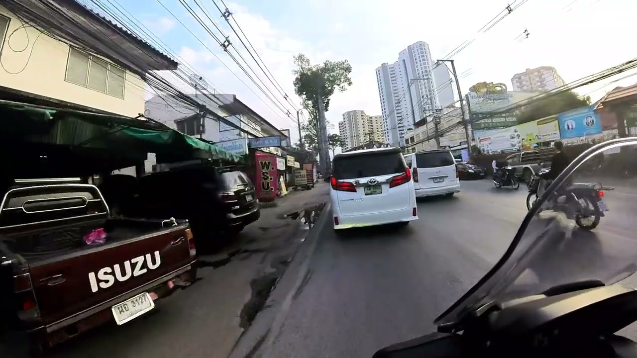 Chiang Mai Trainstation to Tha Phae Gate (via Nong Hoi)