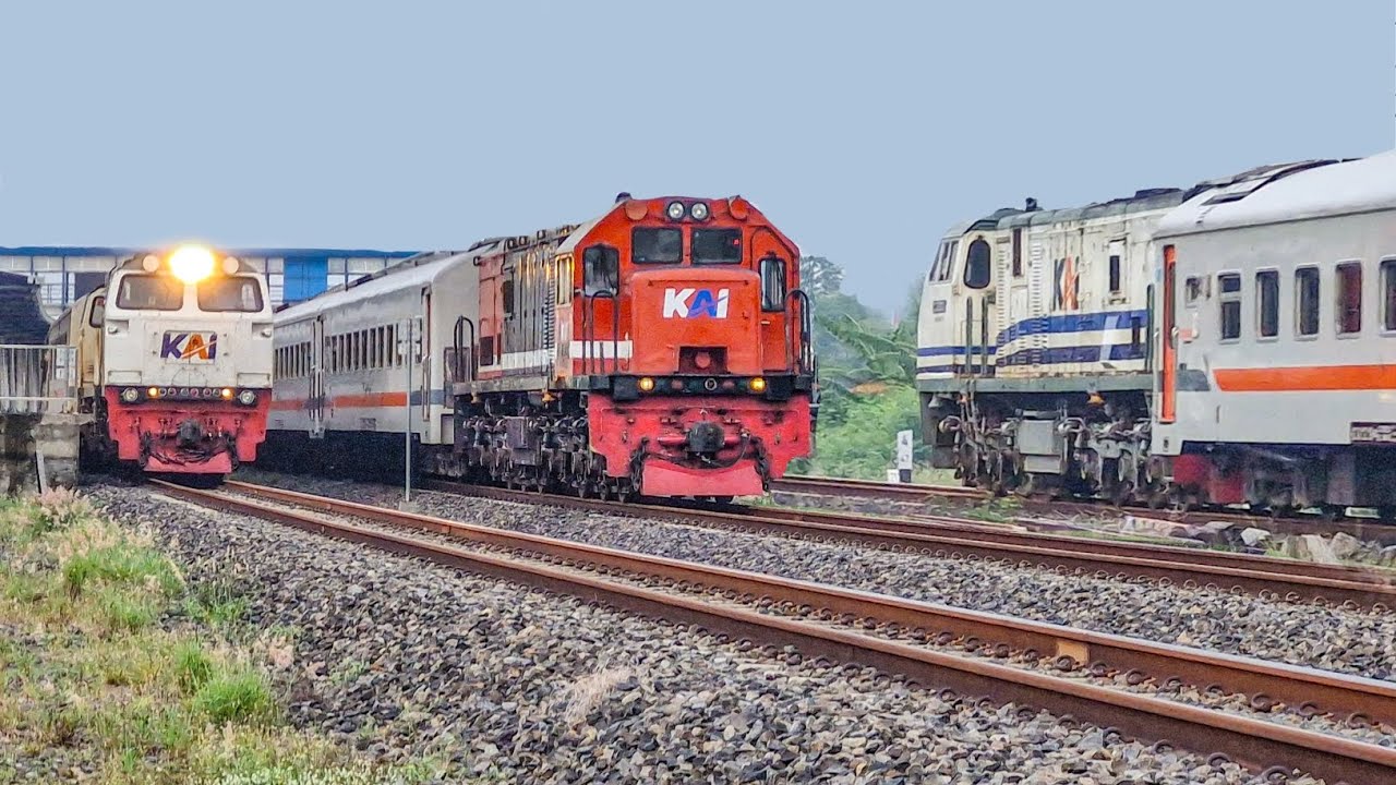PASUKAN KERETA PAGI PADATI STASIUN PERCABANGAN JALUR SEPI!! Kereta Api Stasiun Tarik Rasa Sumatera