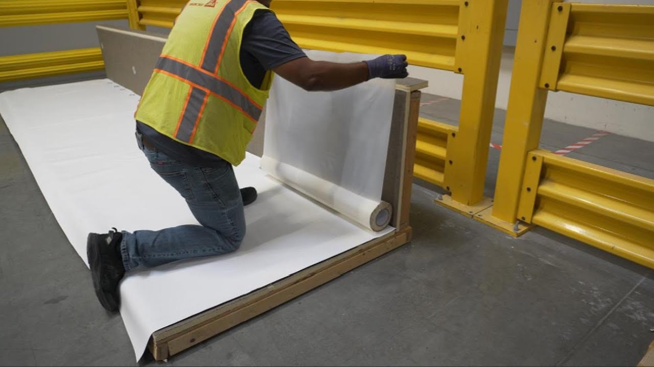SarnaRoof® Flashing Adhesive DS 100 Parapet Wall Installation