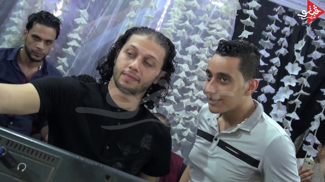 محمد عبدالسلام وشوف السيد حسن مكسر كراسى الفرح على المعازيم فرحه حسن قريش