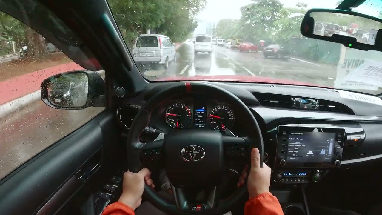 Toyota Hilux GR-S 4x4 2.8 POV Test Drive
