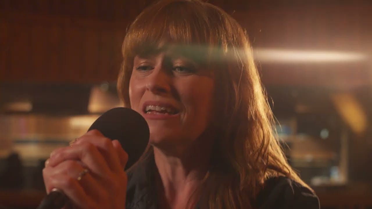 Katie Brayben Sings 