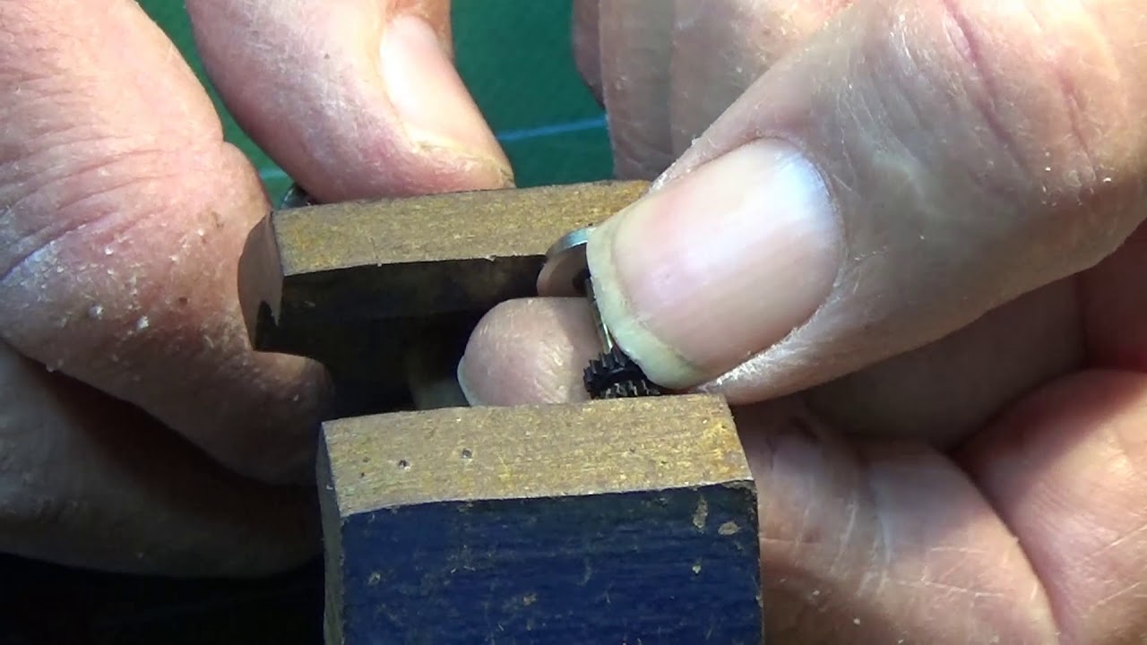 RGF 8023 Class 47 replacing Axle Gears